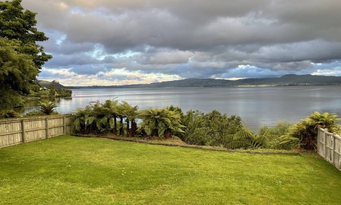 Kawaha Point House | KP LAKE BACH