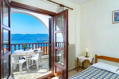 Pirgadikia Hotel | Kritikos Apartments