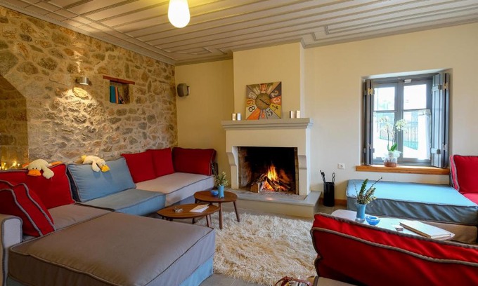 Amfiklia Hotel | Kyriaki Guesthouse & Suites