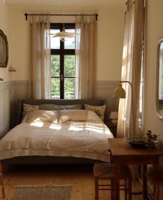 Golcuv Jenikov Bed & Breakfast | Kytky pod komínem