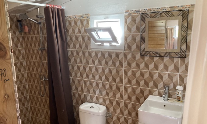 Port-Louis House | Lève des Abeilles