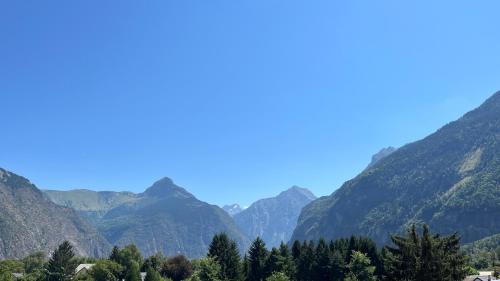 Le Bourg-d'Oisans Apartment | L'Évasion Alpine