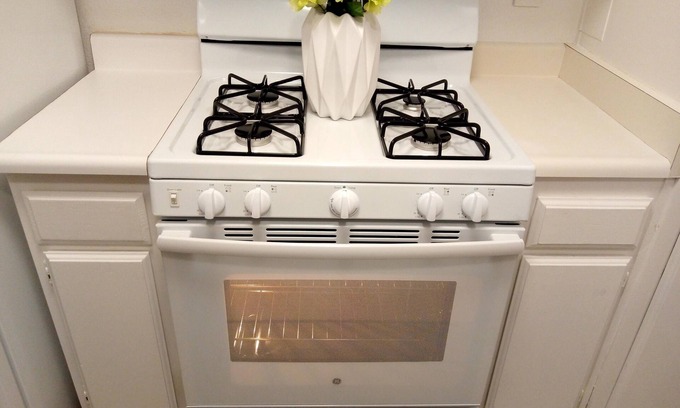 Hawthorne Apartment | L.A.X - Sofi Stadium - Beaches - Restaurants - aka "BLU" is Affordable Place