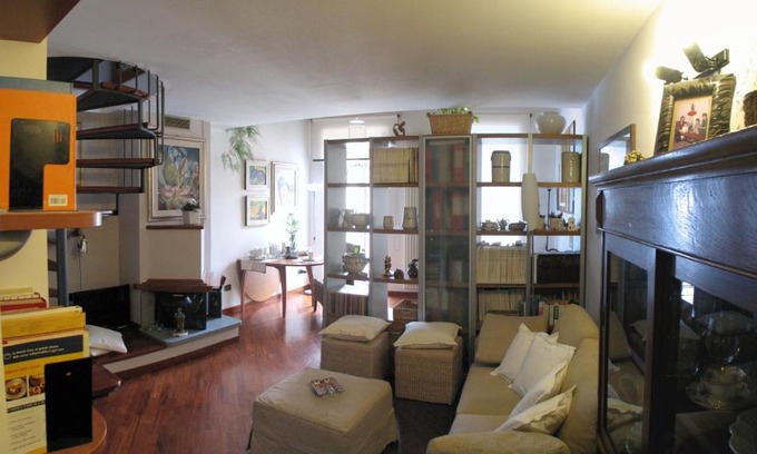 Murat Town Apartment | L'Abbaino