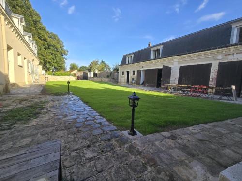 Croissy-Beaubourg Apartment | L'ancienne ferme du château
