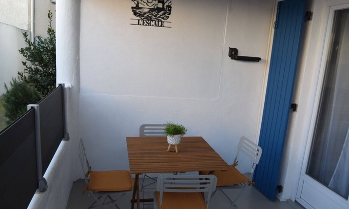 Fos-sur-Mer Apartment | L' Escale, appartement climatisé à 50 mètres de la plage avec WIFI et Box Tv