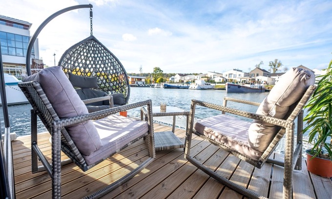 L'Isle-Adam Apartment | L'Escale Royale L'Isle Adam Port Oise