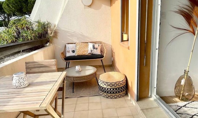La Petite Motte Apartment | L'Escapade Bohème - swimming pool, beaches & idleness