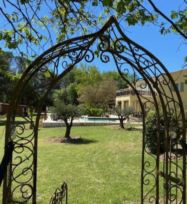Entrecasteaux Bed & Breakfast | L'Eveil en Provence