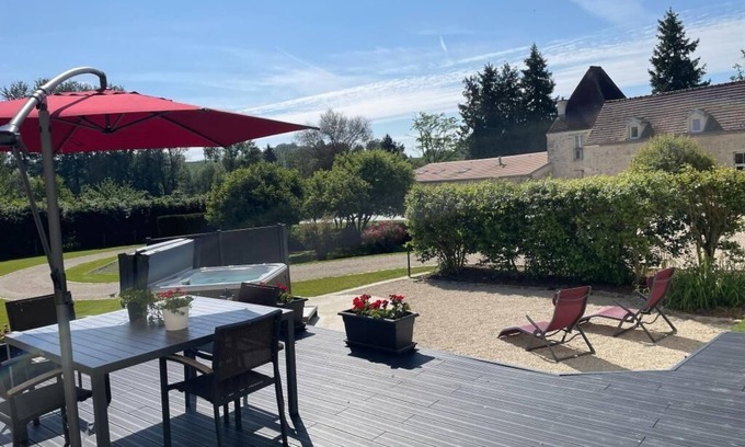 Coulonges-Cohan House | 🕊️ L'Hirondelle - Private Jacuzzi - At the gateway to Champagne