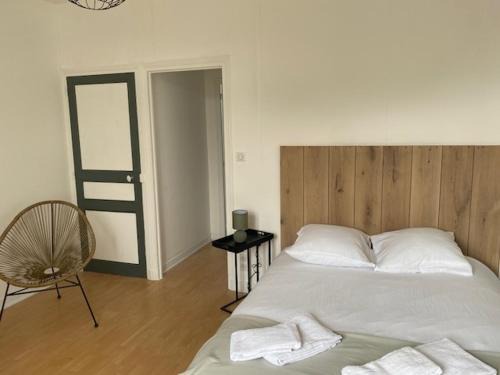 Lamballe Apartment | l'immeuble du petit pont