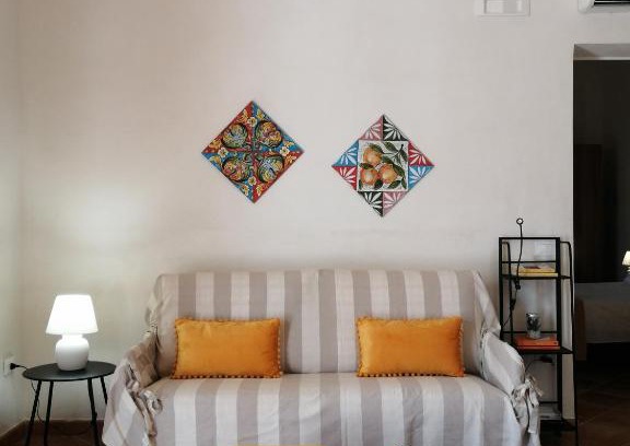 Marsala House | L'oleandro rosa - tra vigne, mare, sole e vento...