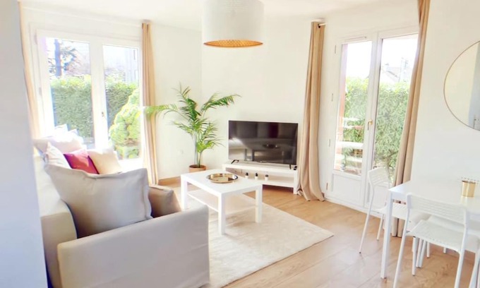 Livry-Gargan Apartment | L05 Paris Aéroport CDG Disneyland Parc des exposition