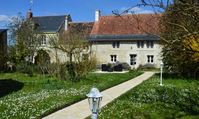 Beaumont-en-Veron Bed & Breakfast | La Balastière