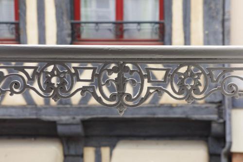 Pont-l'Eveque House | La Belle Aventure