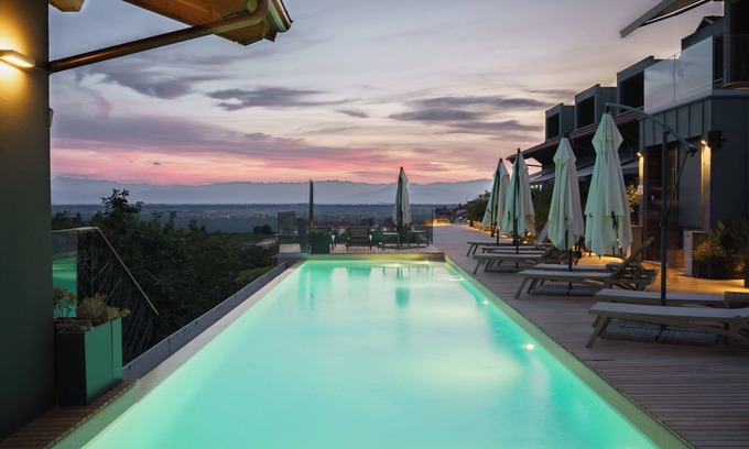 Barolo Apartment | La Bergeisa - Vineho in Barolo in the vineyards. Breakfast included