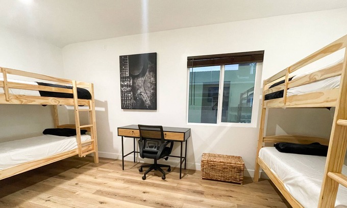 Burbank House | LA Big House