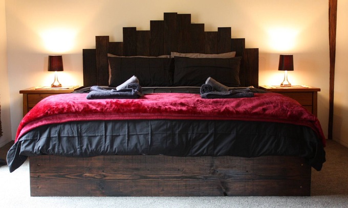 Muskvale Villa | La Boheme Villa Daylesford - Forest Views - Handcrafted Mudbrick - Spa - Luxury