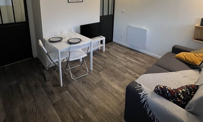 Begles Apartment | La Bordelaise - Cozy accommodation with garden in Bègles
