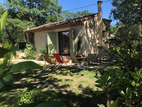 Saint-Paul-en-Foret Villa | LA BRINDILLE Petit mas provencal meublé de tourisme 3 étoiles 2-3 personnes 1 piece 30 m2 tout confort lisière foret jardin Jacuzzi Piscine