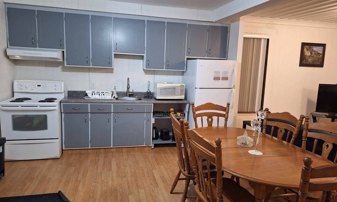 Levis Apartment | La cache de la falaise: charming 3 and a half for rent in Lévis