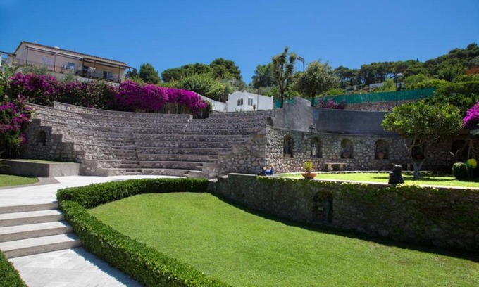 Tiberio House | La Casa Dei Merli