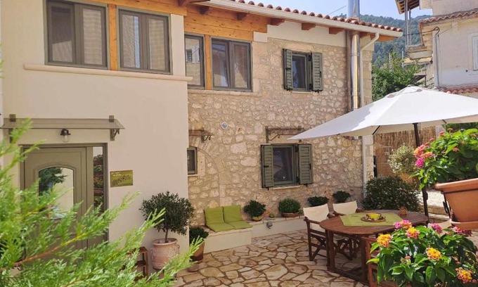 Drimonas House | La casa di Bella a tradional stone house with barbecue