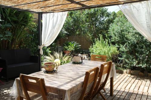 Thuir House | La Casa Felice