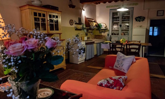 Le Piazze House | La casa rosa