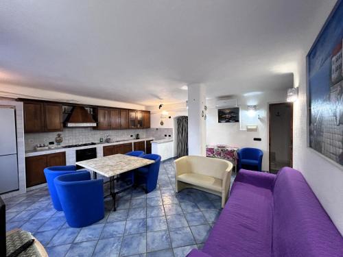 Sant'Angelo Apartment | La casa Viola