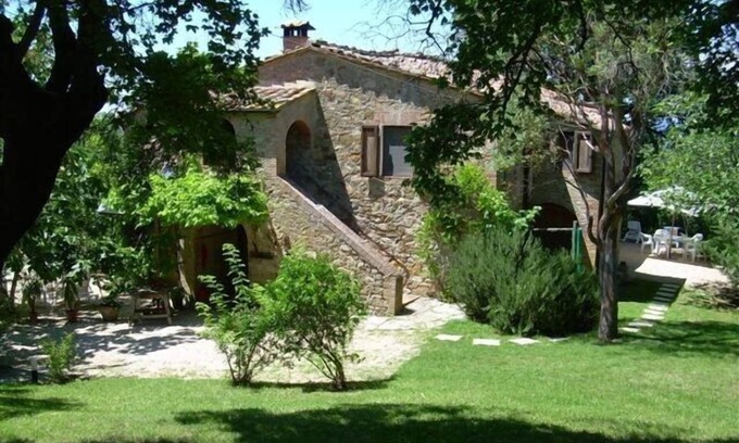 Radicondoli Apartment | LA CASINA APARTMENT WITH PANORAMIC GARDEN AND POOL