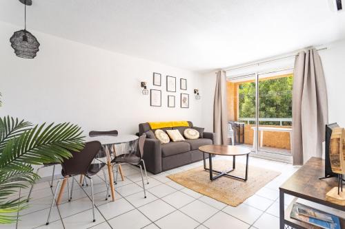 Cavalaire-sur-Mer Apartment | La Castillane - Appt avec piscine partagée