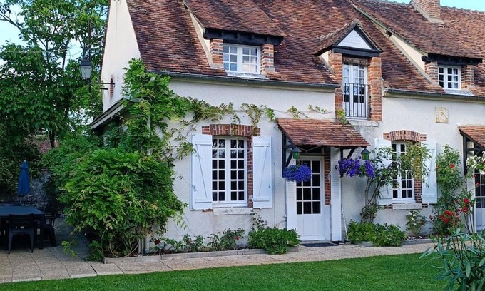 Montcresson House | La Charmault