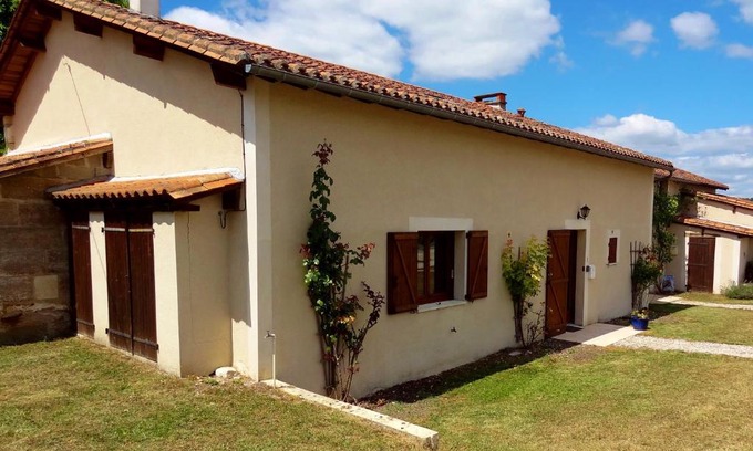 Verteillac Villa | La Chillaudie