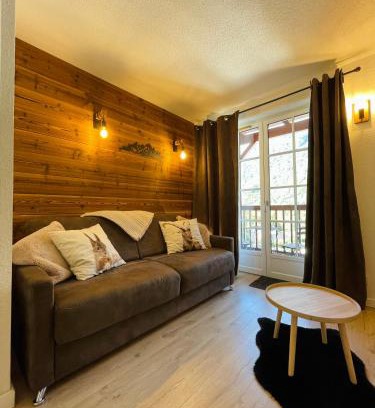 Cauterets Apartment | "La clé dorée" Studio balcon ensoleillé Vue montagne wifi