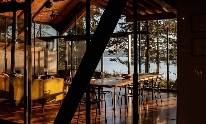 La Conner House | La Conner Glass Cabin by Boutique