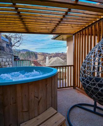 Brasov House | La Côte 26 - Restored Saxon Style House in the Old Town with Jacuzzi and Private Parking