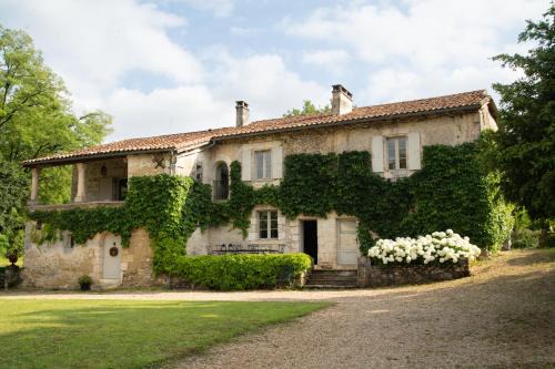 Chapdeuil Bed & Breakfast | LA CROIX DES GRANGES