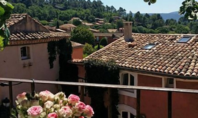 Roussillon Apartment | "LA DAME AU BALCON" on the village square