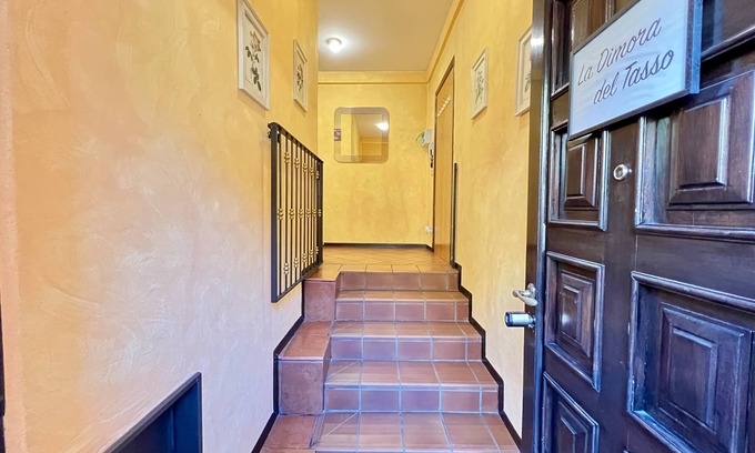 Carlazzo Apartment | La Dimora del Tasso - Vista Montagne con Giardino e Posto Auto Privato