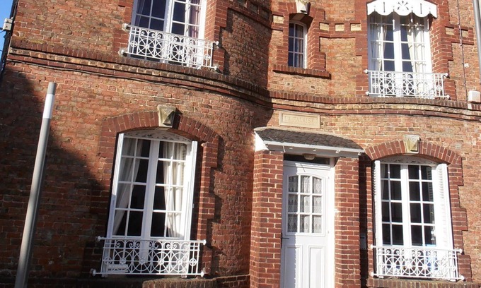 Moyenneville House | LA FALAISE (sleeping 8) seen from the bay.