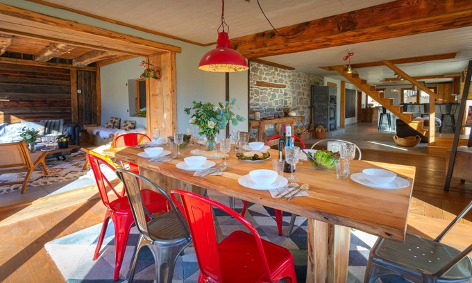 Mieussy Ski Chalet | La Ferme des Artistes - alpine home 10p with superb views - OVO Network