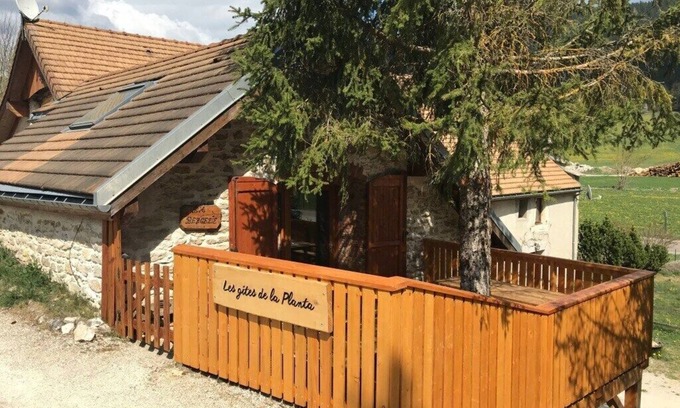 Meaudre Cottage | La Bergerie with elevated terrace mountain view