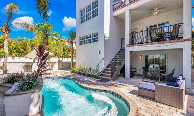 Holmes Beach Villa | La Isla Bonita by Coastal Chic Vacations