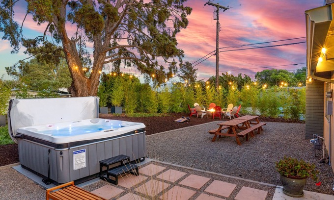 La Jolla Heights House | La Jolla Oasis | 4BR Luxury | Hot Tub | Close to Beach | Sleeps 12