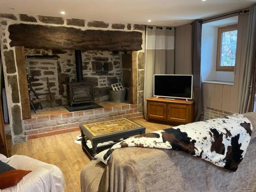 Les Angles-sur-Correze House | La Libellule