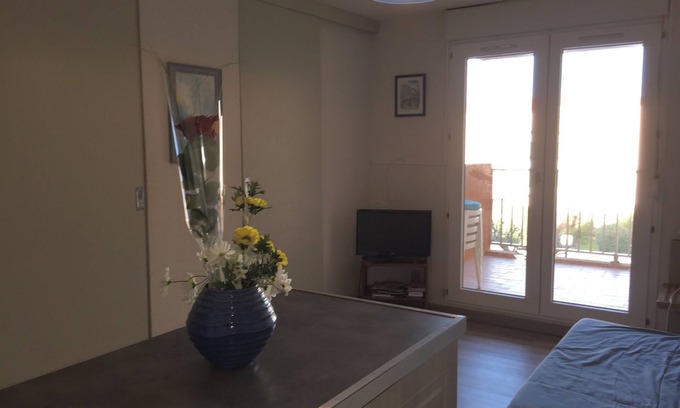 Miramar Apartment | LA LONDE "THE FEET IN THE WATER