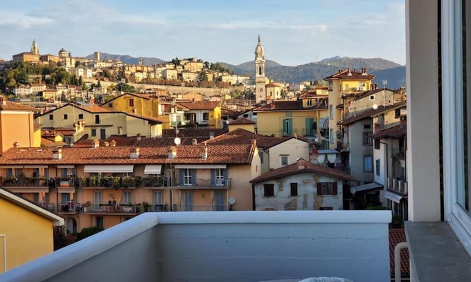 Borgo San Leonardo Apartment | "La mè cá" Intero appartamento in centro con vista sui colli