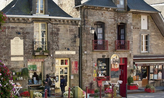 Hede House | La Maison aux Portes des Ecluses