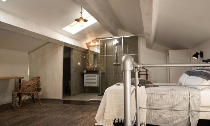 Les Moulins House | La Maison Des Artistes